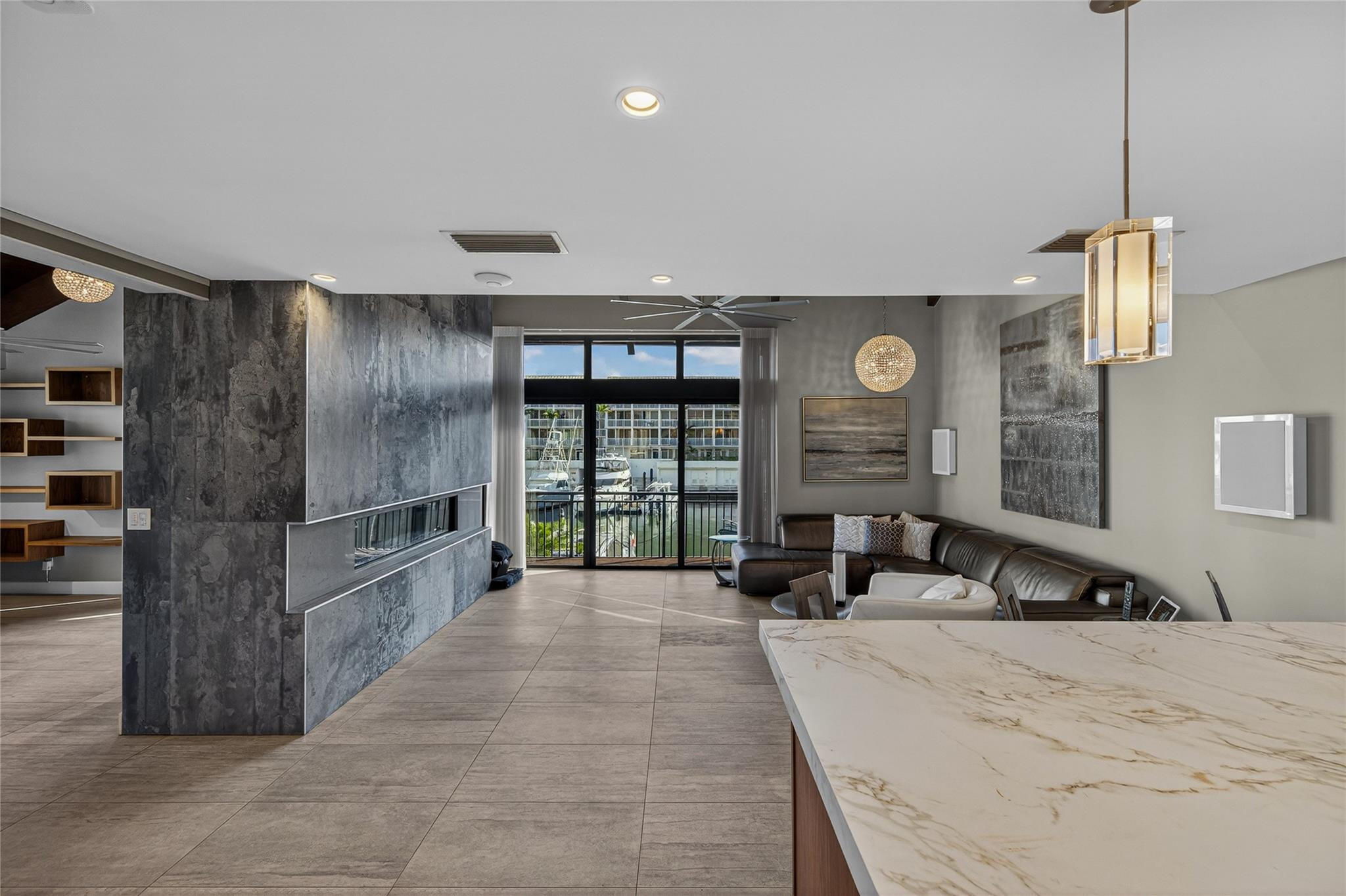 PORTSIDE YACHT CLUB - Residential