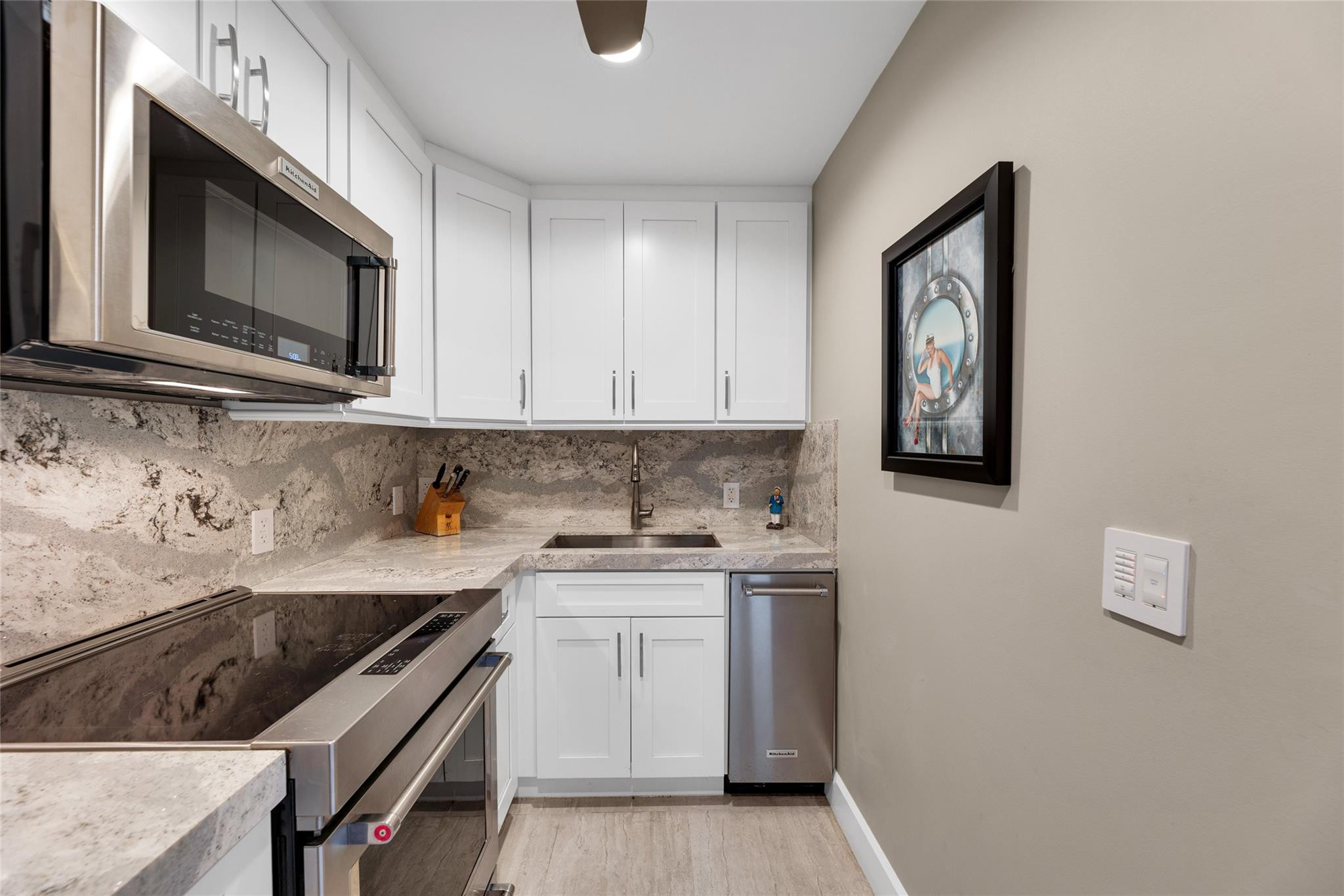 PORTSIDE YACHT CLUB - Residential