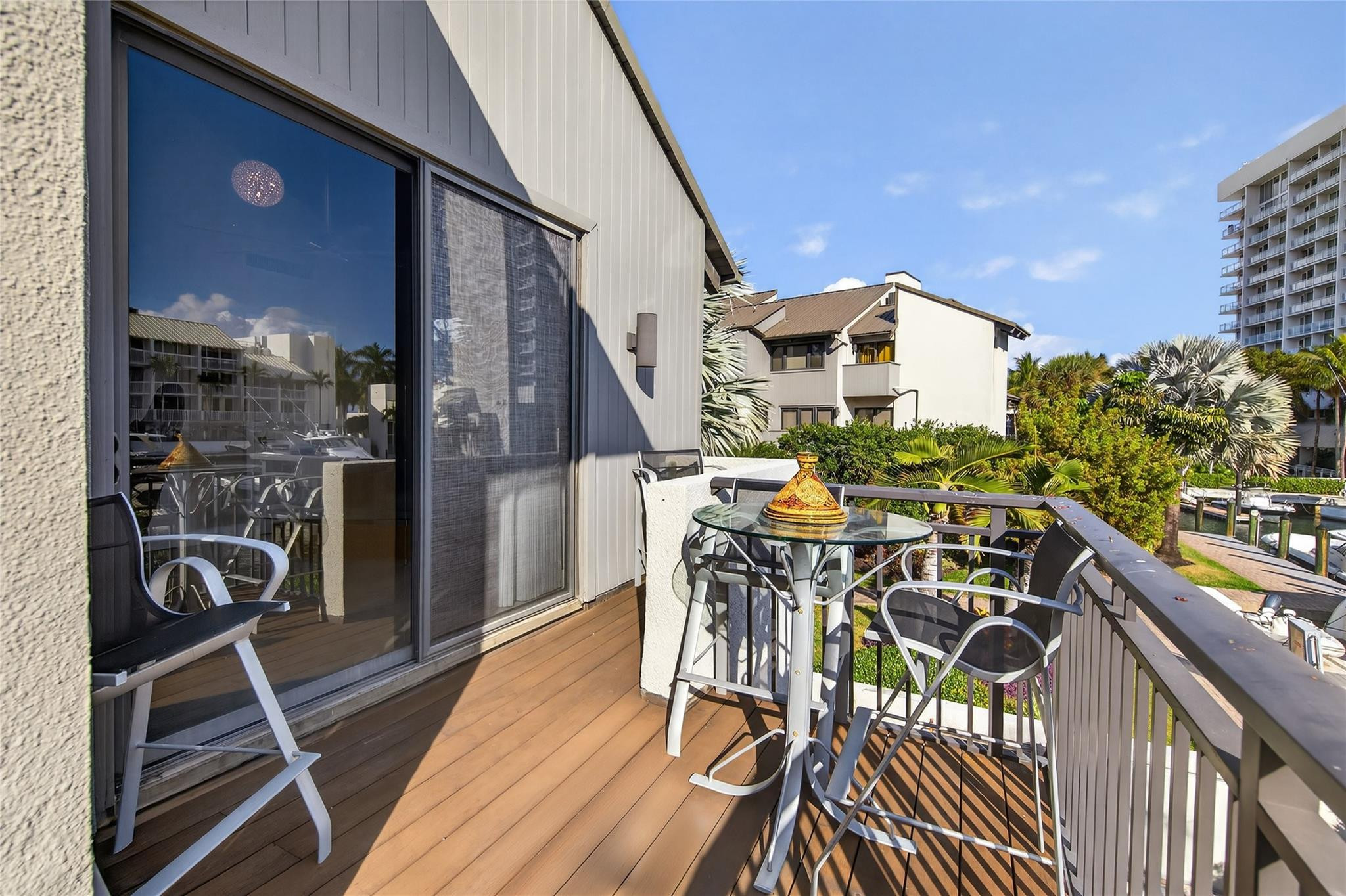 PORTSIDE YACHT CLUB - Residential