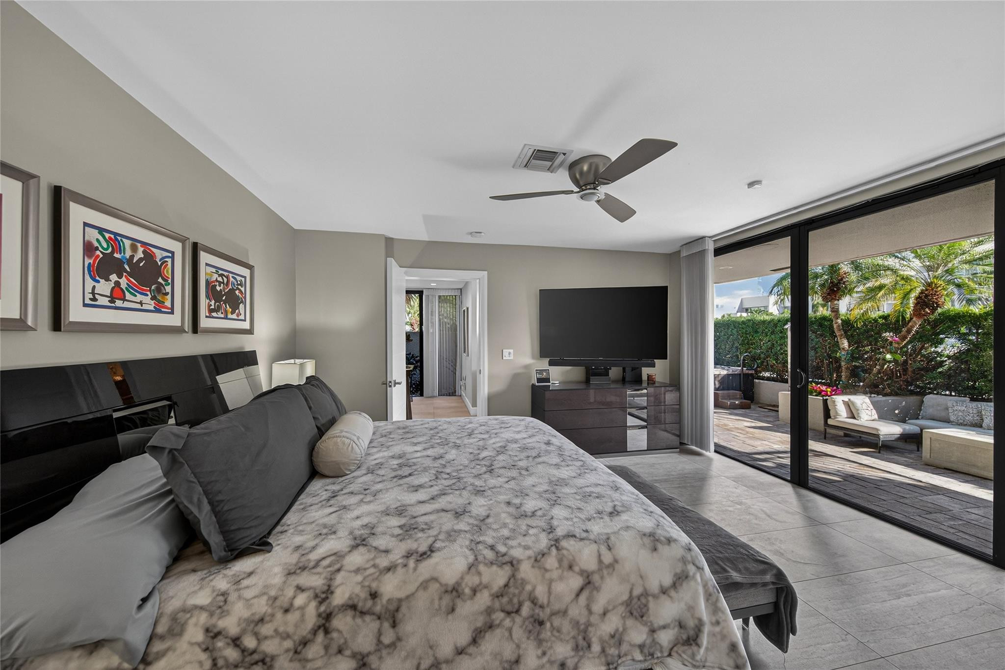 PORTSIDE YACHT CLUB - Residential