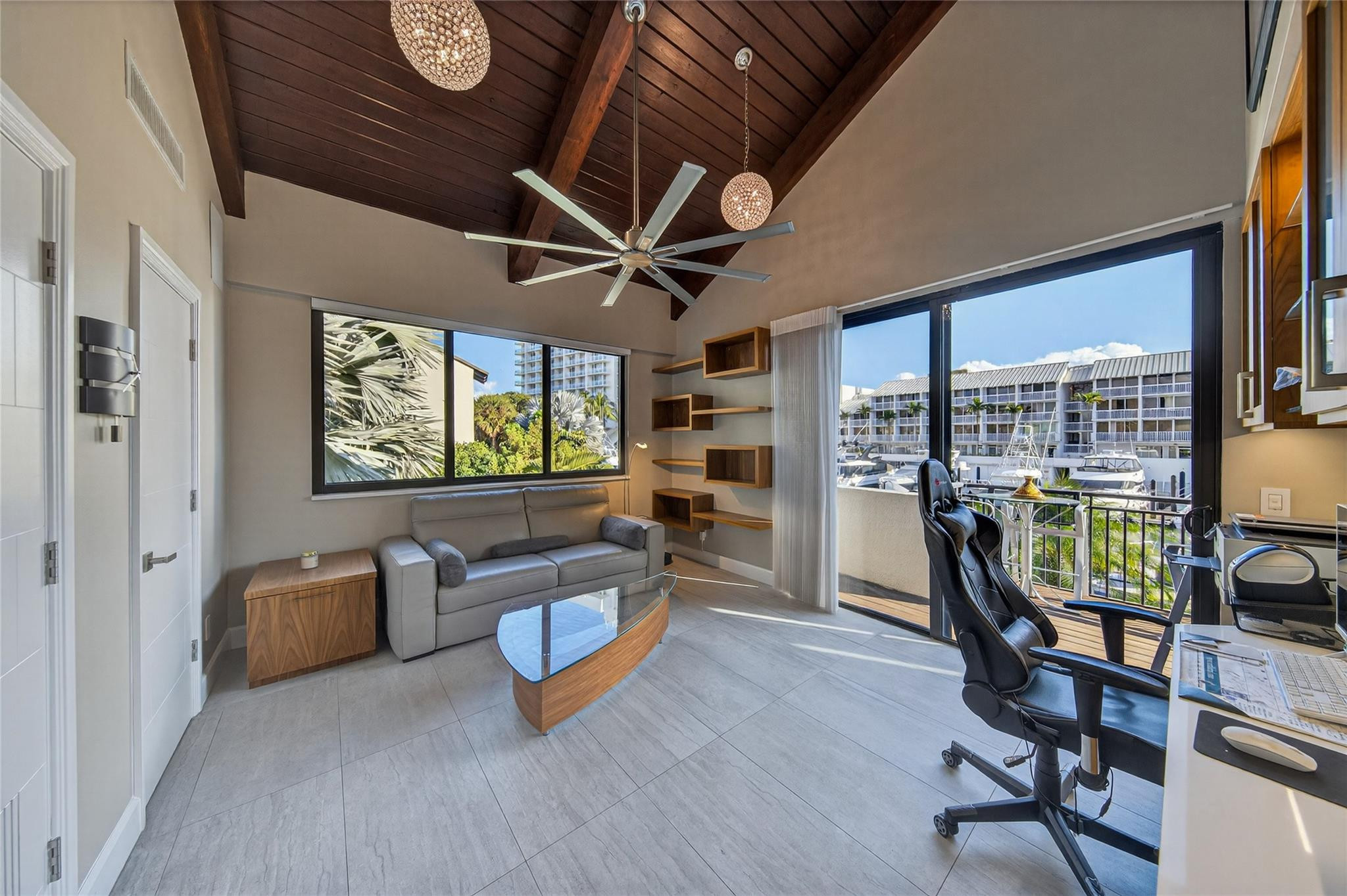 PORTSIDE YACHT CLUB - Residential