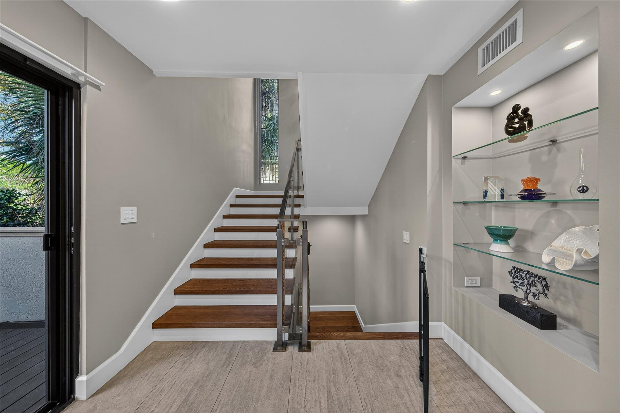 PORTSIDE YACHT CLUB - Residential