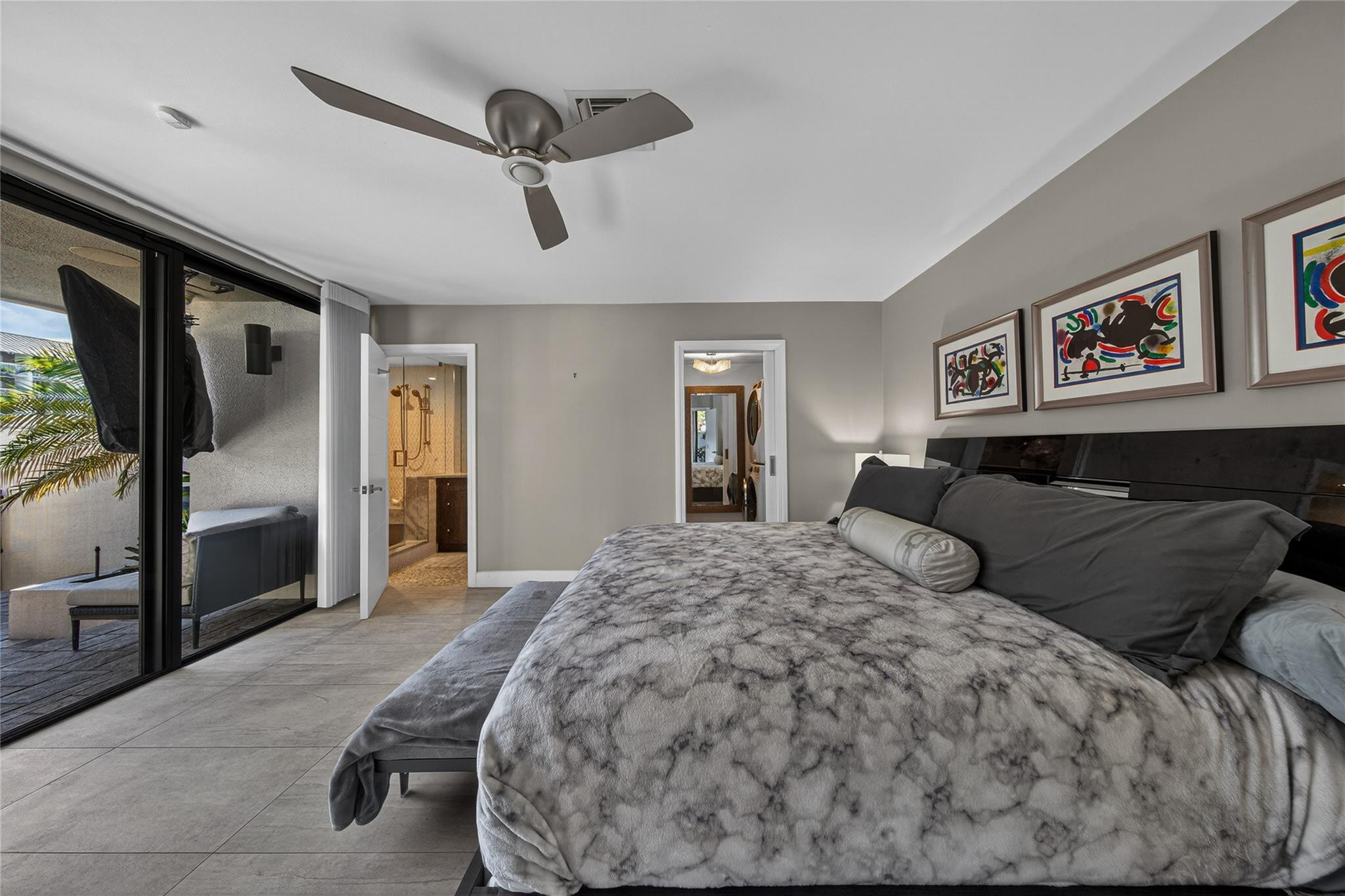 PORTSIDE YACHT CLUB - Residential