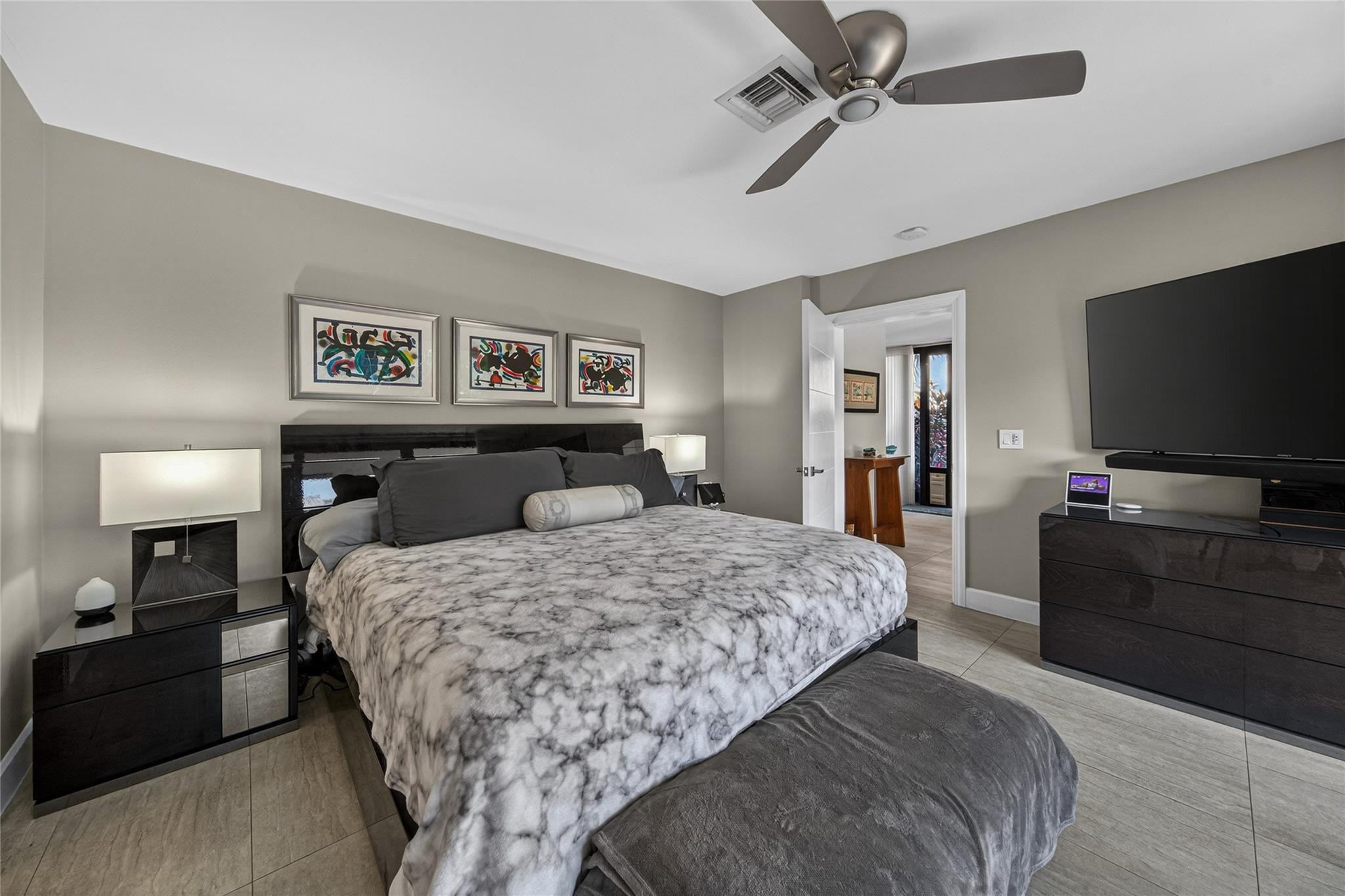 PORTSIDE YACHT CLUB - Residential