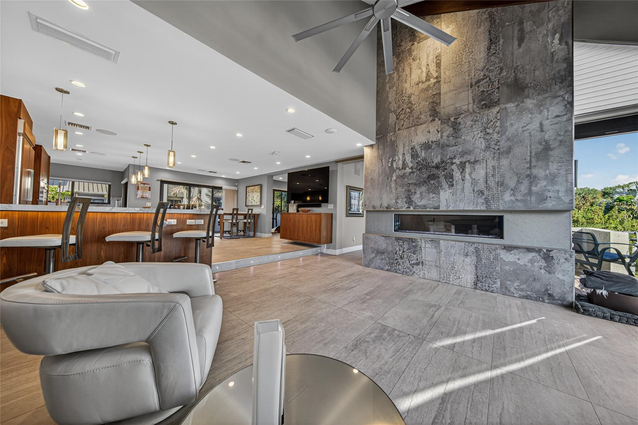 PORTSIDE YACHT CLUB - Residential