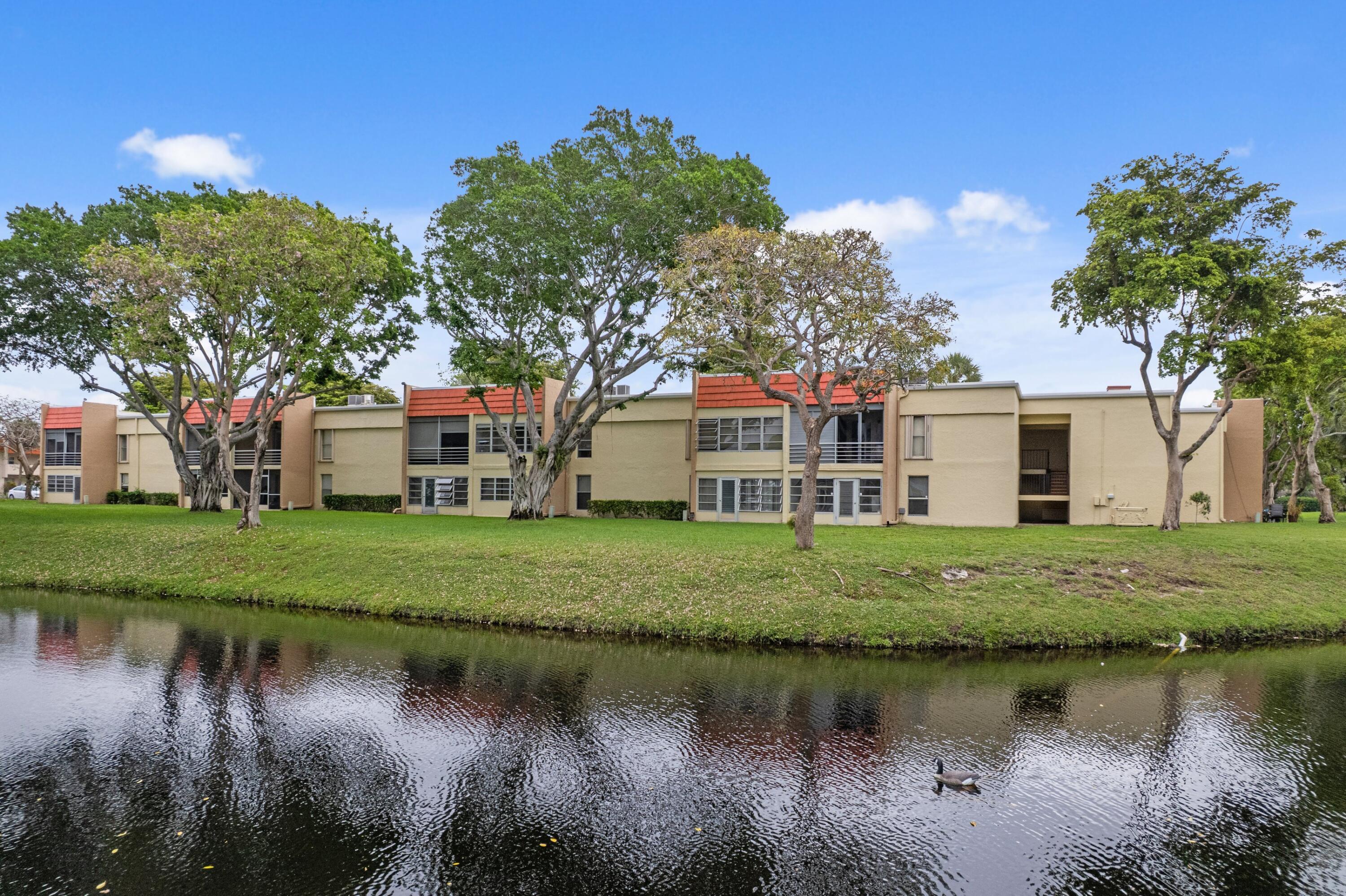 LAGO DEL REY CONDO - Residential