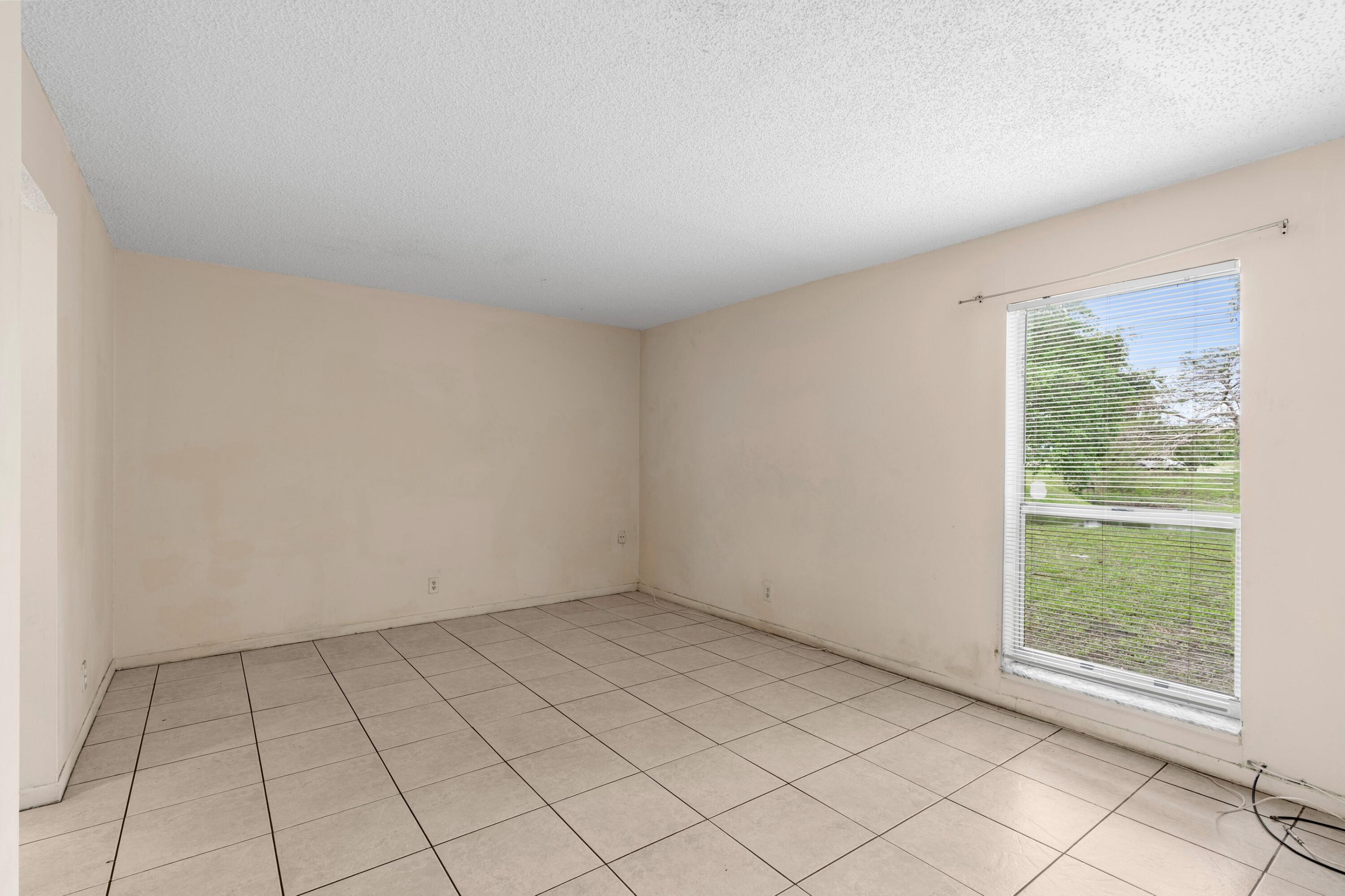 LAGO DEL REY CONDO - Residential