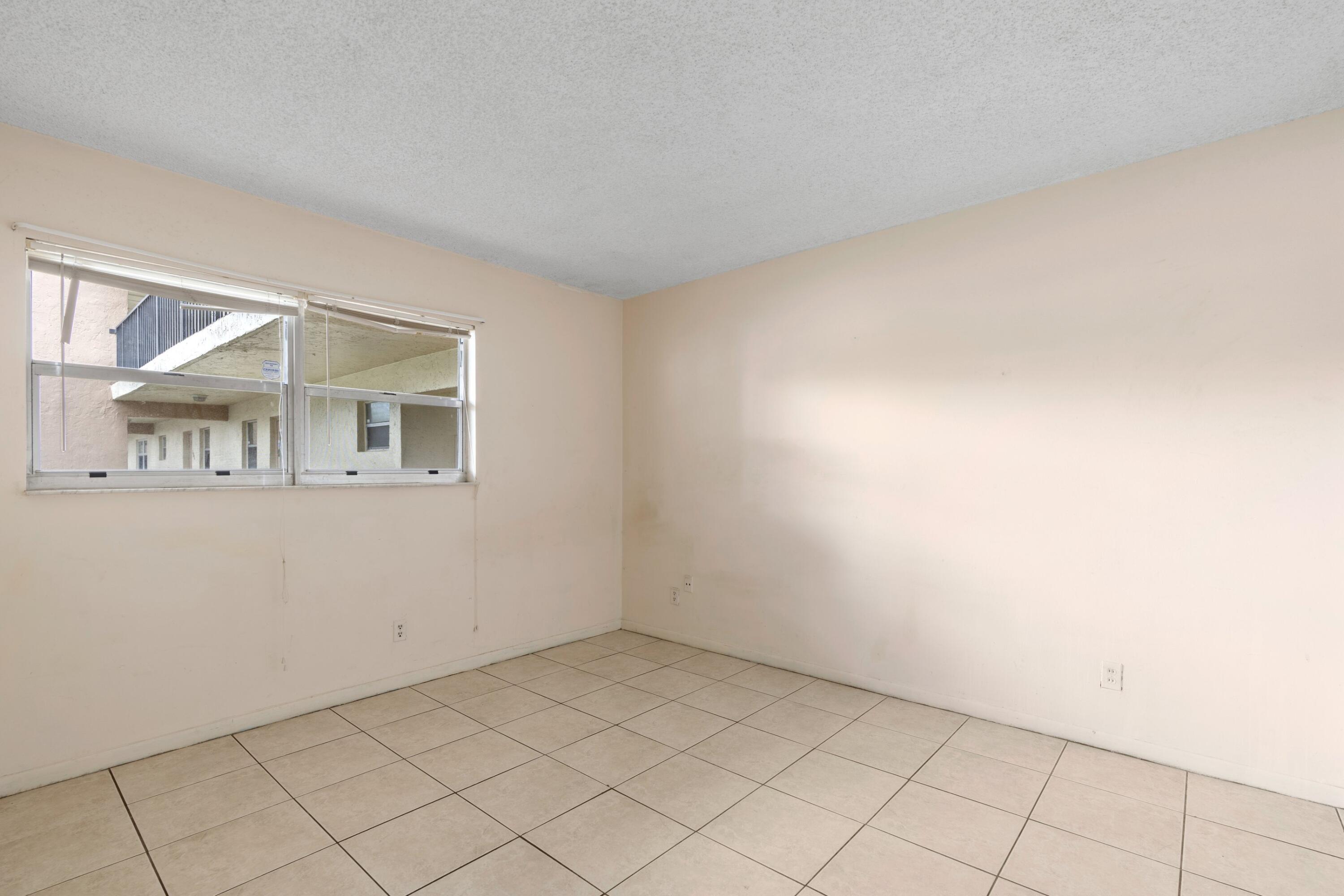 LAGO DEL REY CONDO - Residential