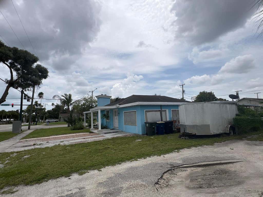 Photo of 1001 Sunrise Boulevard, Fort Pierce, FL 34950 (MLS # B26062569)