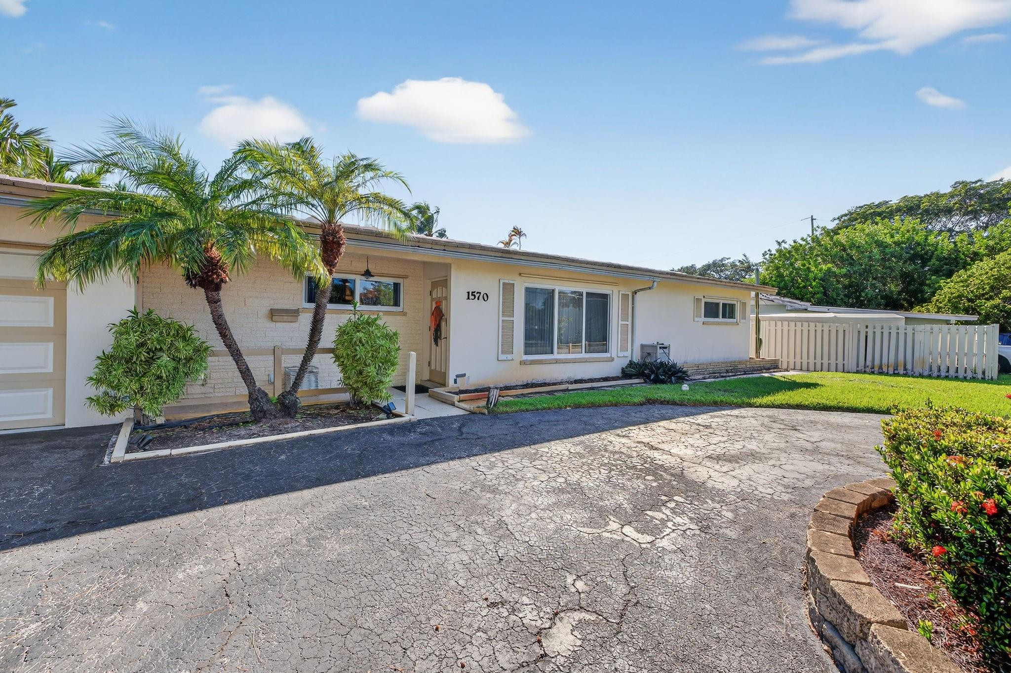 1570 NE 30TH Place