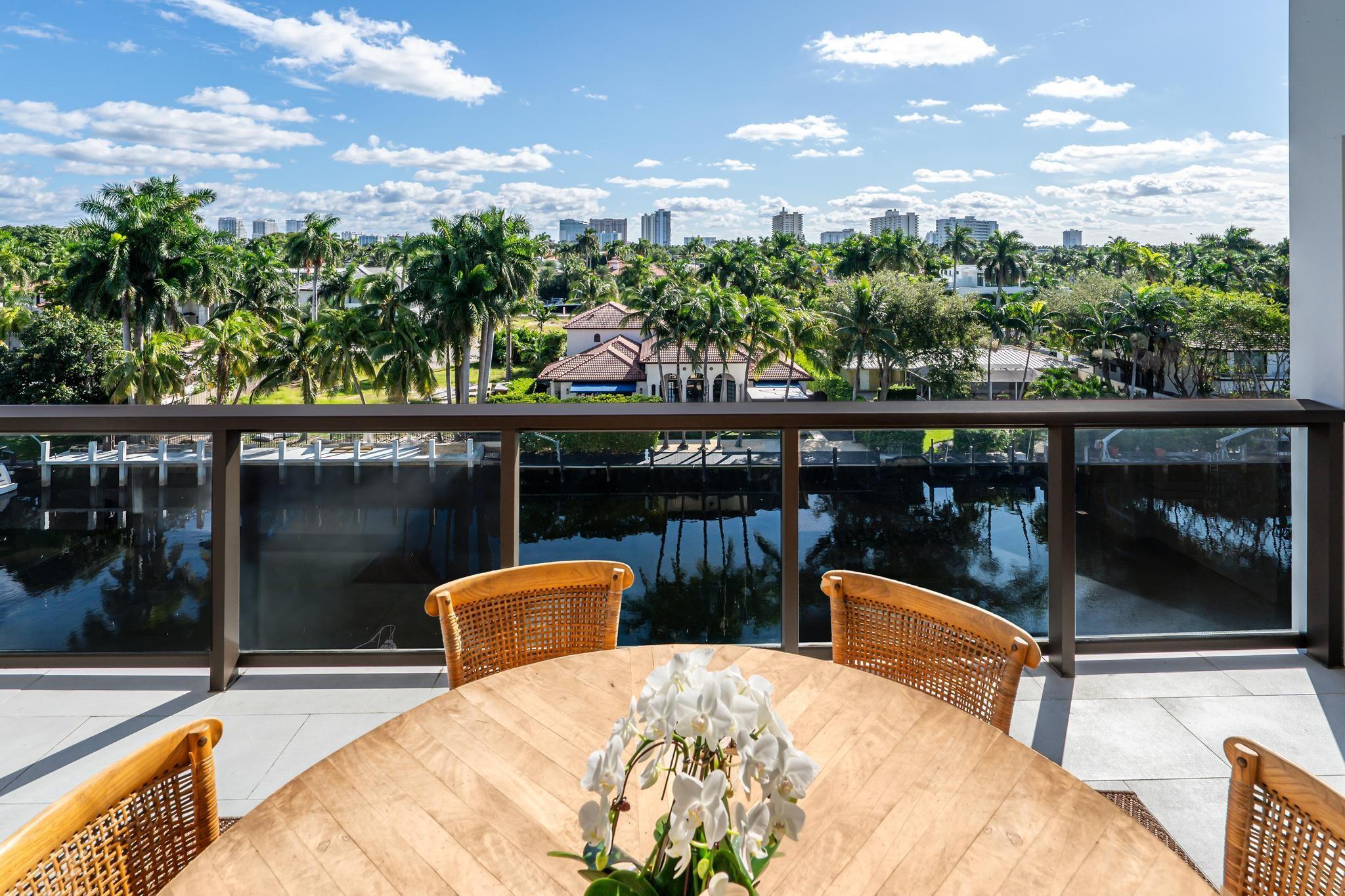 AQUALUNA LAS OLAS - Residential