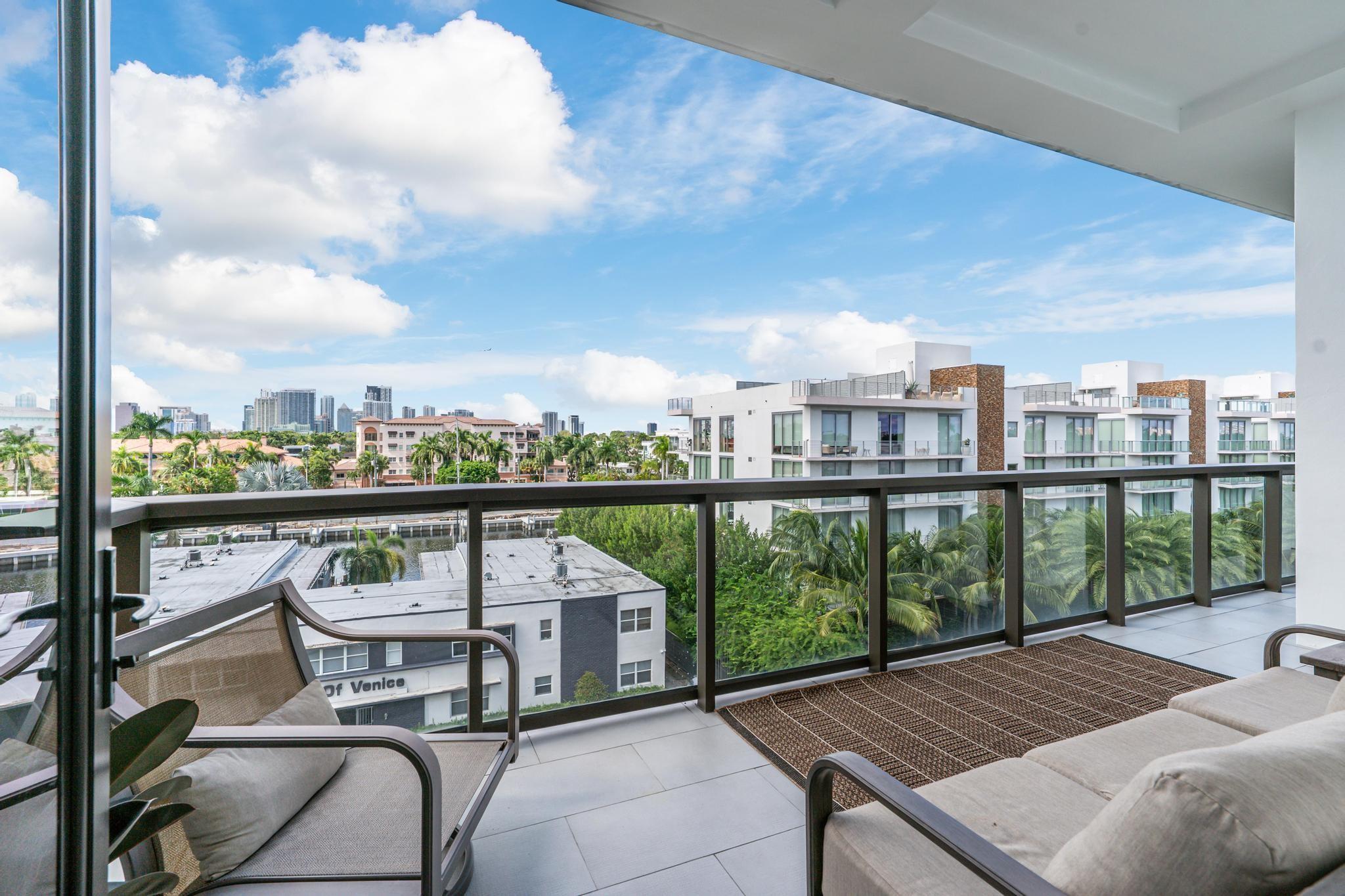 AQUALUNA LAS OLAS - Residential