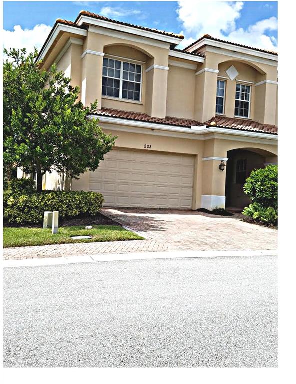 A beautiful 3br 2.5 bath townhouse with a complete new set of kitchen appliances on order. Delayed thanks to the virus.Great location! Close to downtown Stuart, USI shopping strip, and to I-95 and the Florida Turnpike. Great community! Pool, tennis, etc.