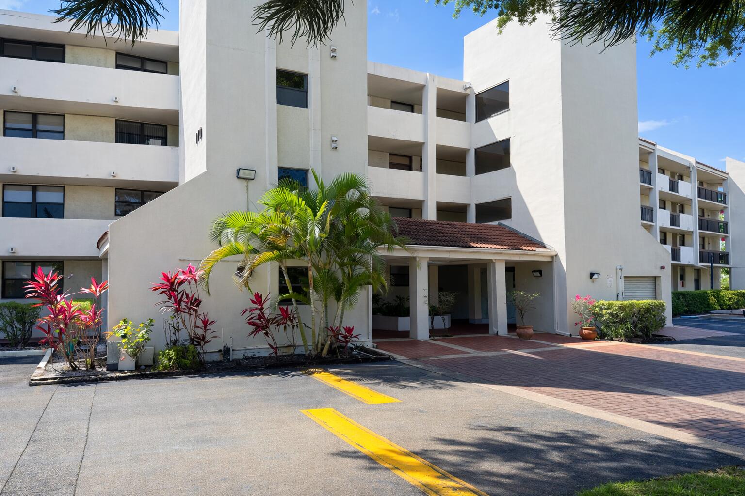 LAKE EMERALD CONDOMINIUM NO ONE - Residential