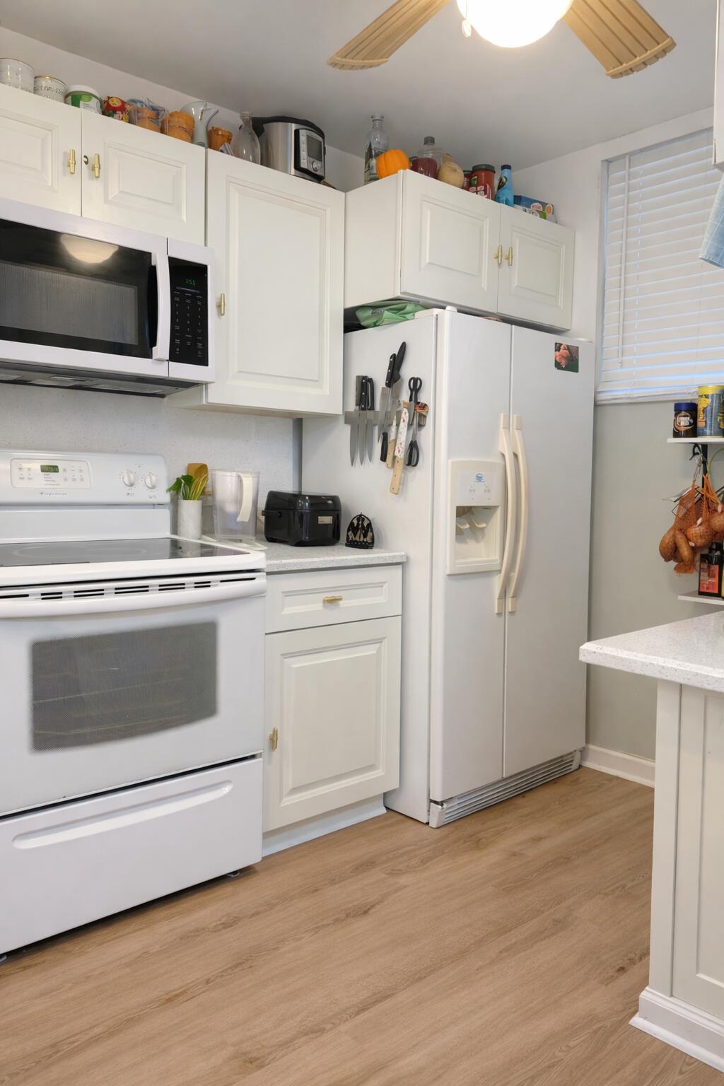 LAKE EMERALD CONDOMINIUM NO ONE - Residential