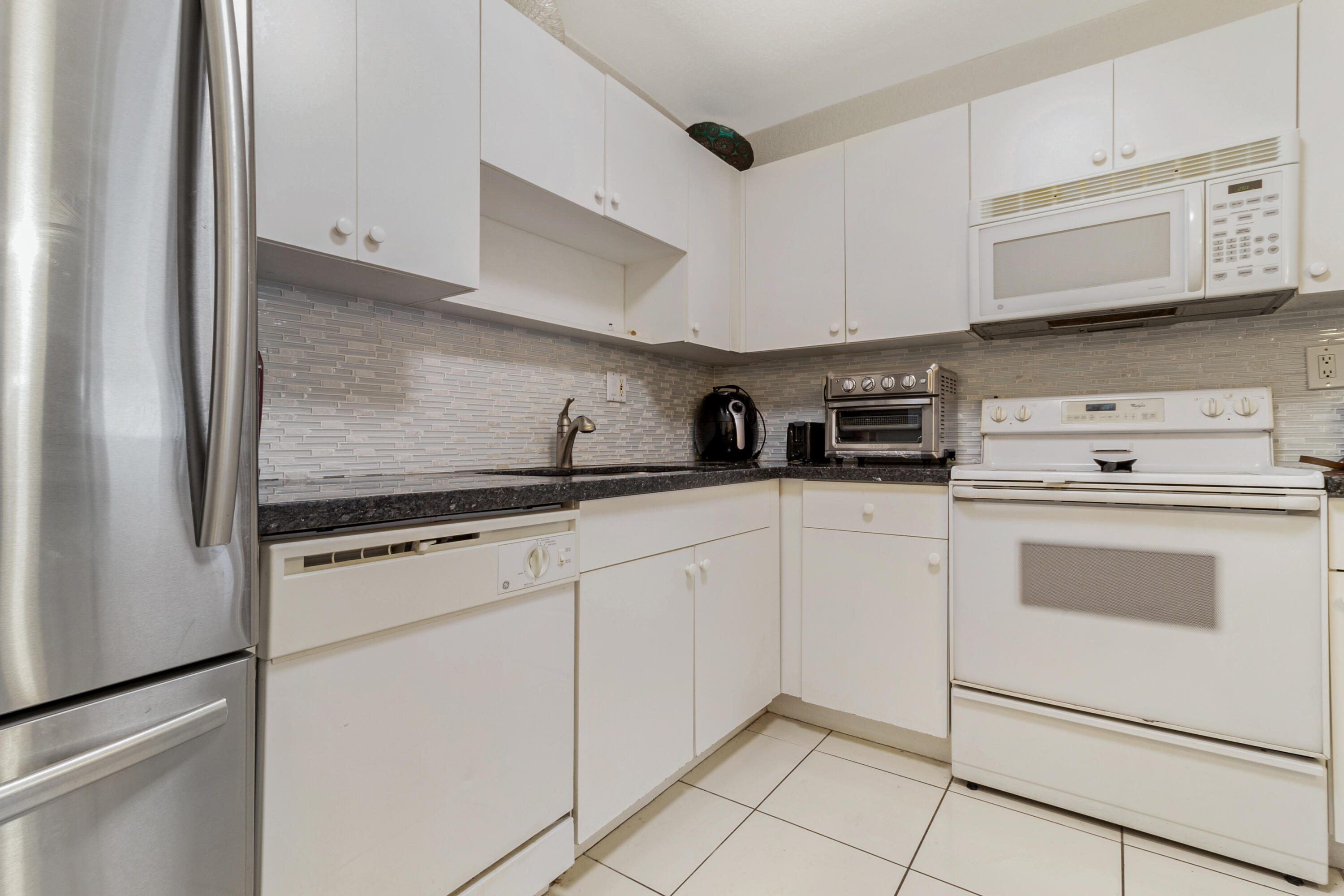 COCO CAY CONDO - Residential Lease