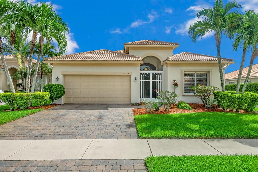 Photo of 6928 SE Twin Oaks Circle, Stuart, FL 34997 (MLS # R10735830)