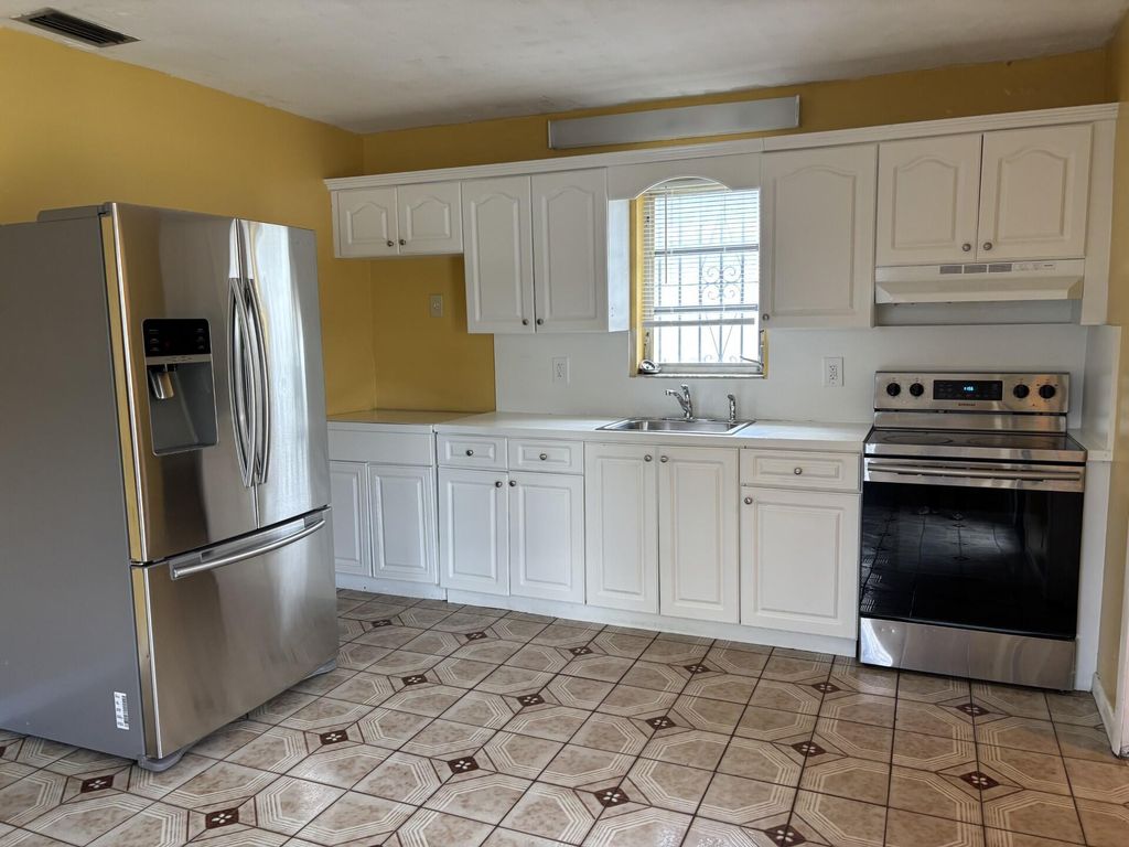 Photo of 1111 SW 24 Avenue, Fort Lauderdale, FL 33312 (MLS # R11124512)