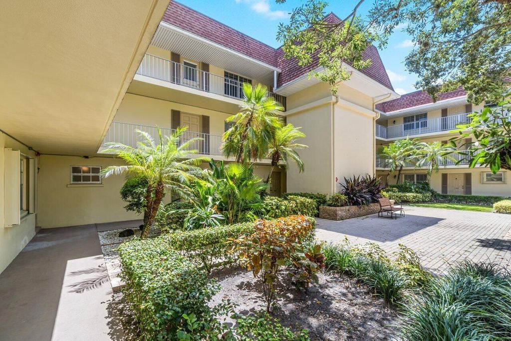 Photo of 5510 Tamberlane Circle #144, Palm Beach Gardens, FL 33418 (MLS # R10918149)