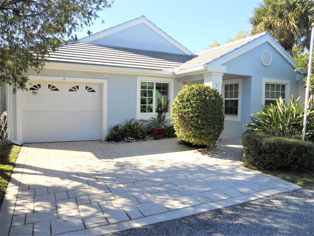 Photo of 14 Governors Court, Palm Beach Gardens, FL 33418 (MLS # R11109131)
