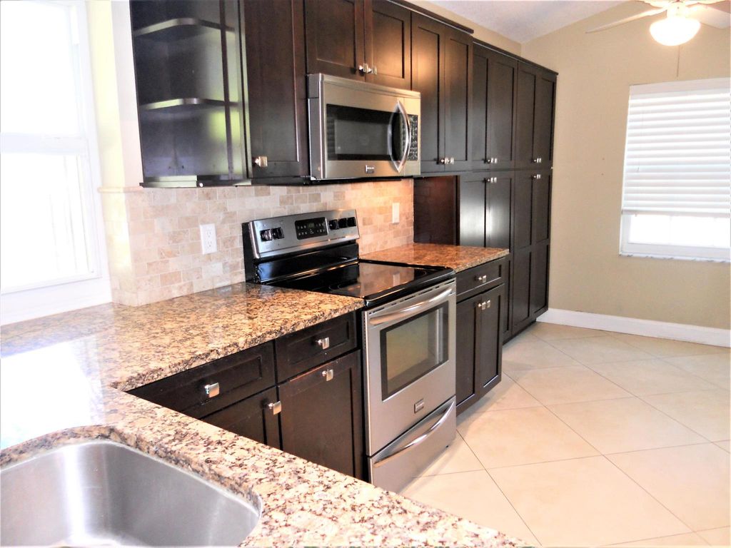 Photo of 14 Governors Court, Palm Beach Gardens, FL 33418 (MLS # R11109131)