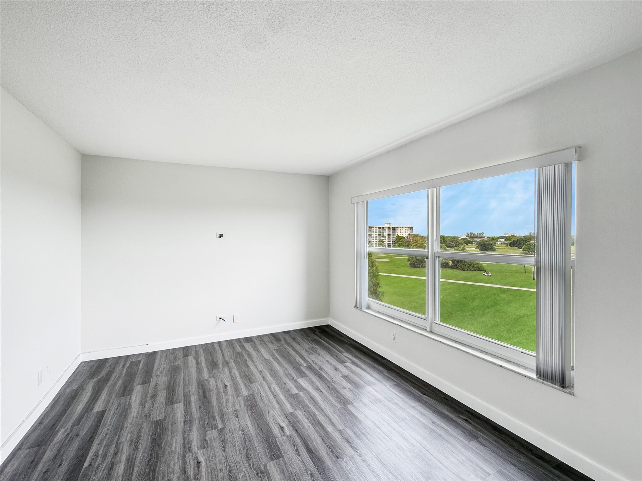 NO 5 PALM-AIRE COUNTRY CLUB - Residential