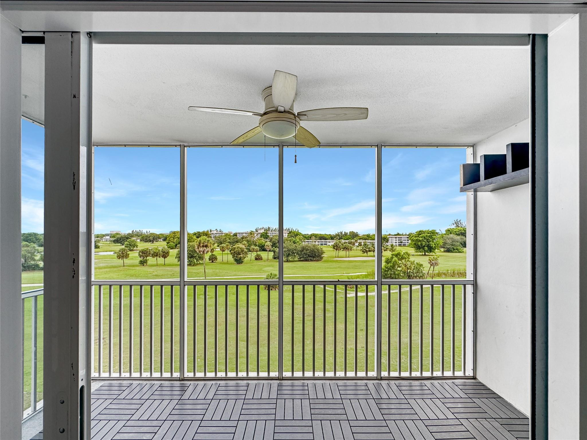NO 5 PALM-AIRE COUNTRY CLUB - Residential