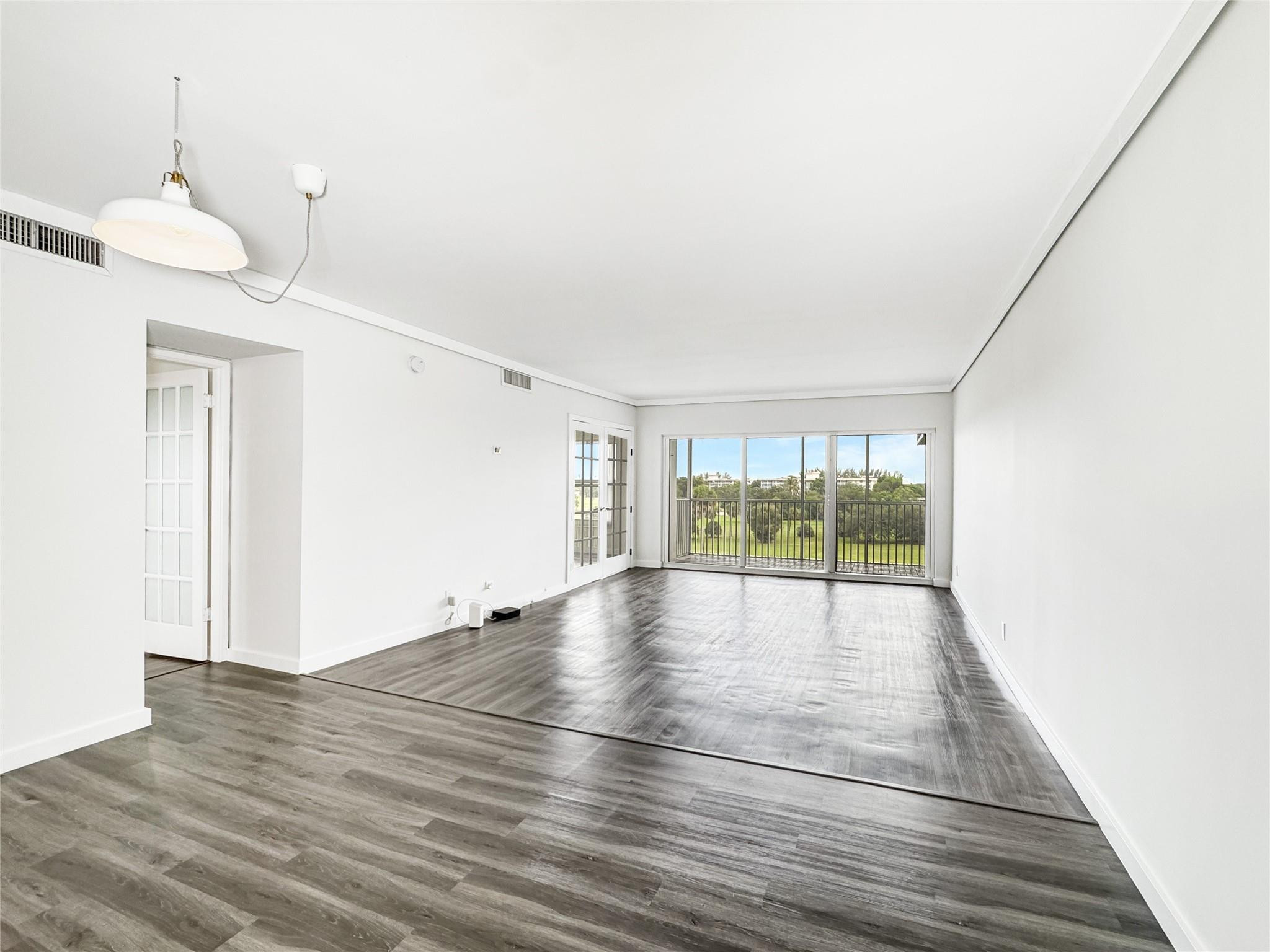 NO 5 PALM-AIRE COUNTRY CLUB - Residential