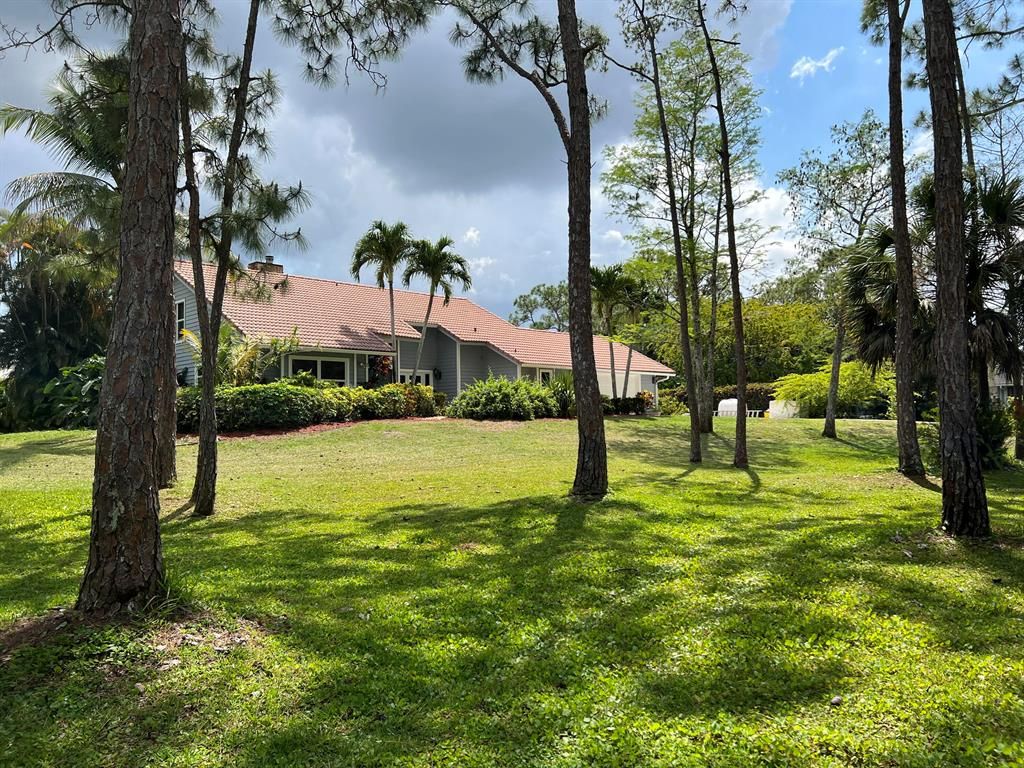 Photo of 15680 85th Avenue N, Palm Beach Gardens, FL 33418 (MLS # R10881356)