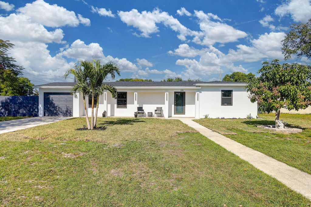 Photo of 191 SE Castana Court, Port Saint Lucie, FL 34983 (MLS # R10962745)
