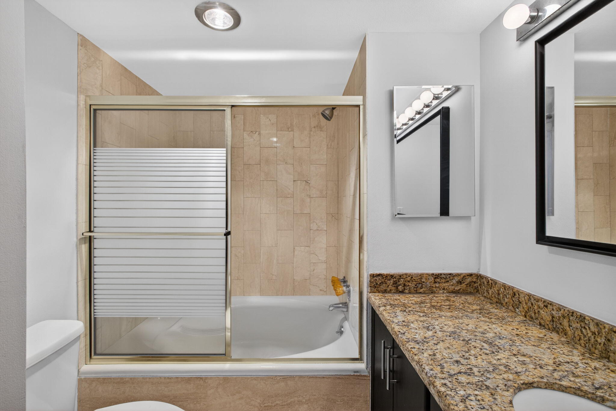 CORNICHE CONDO - Residential Lease