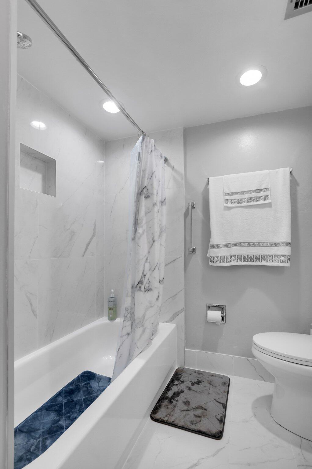 BARWOOD CONDO - Residential