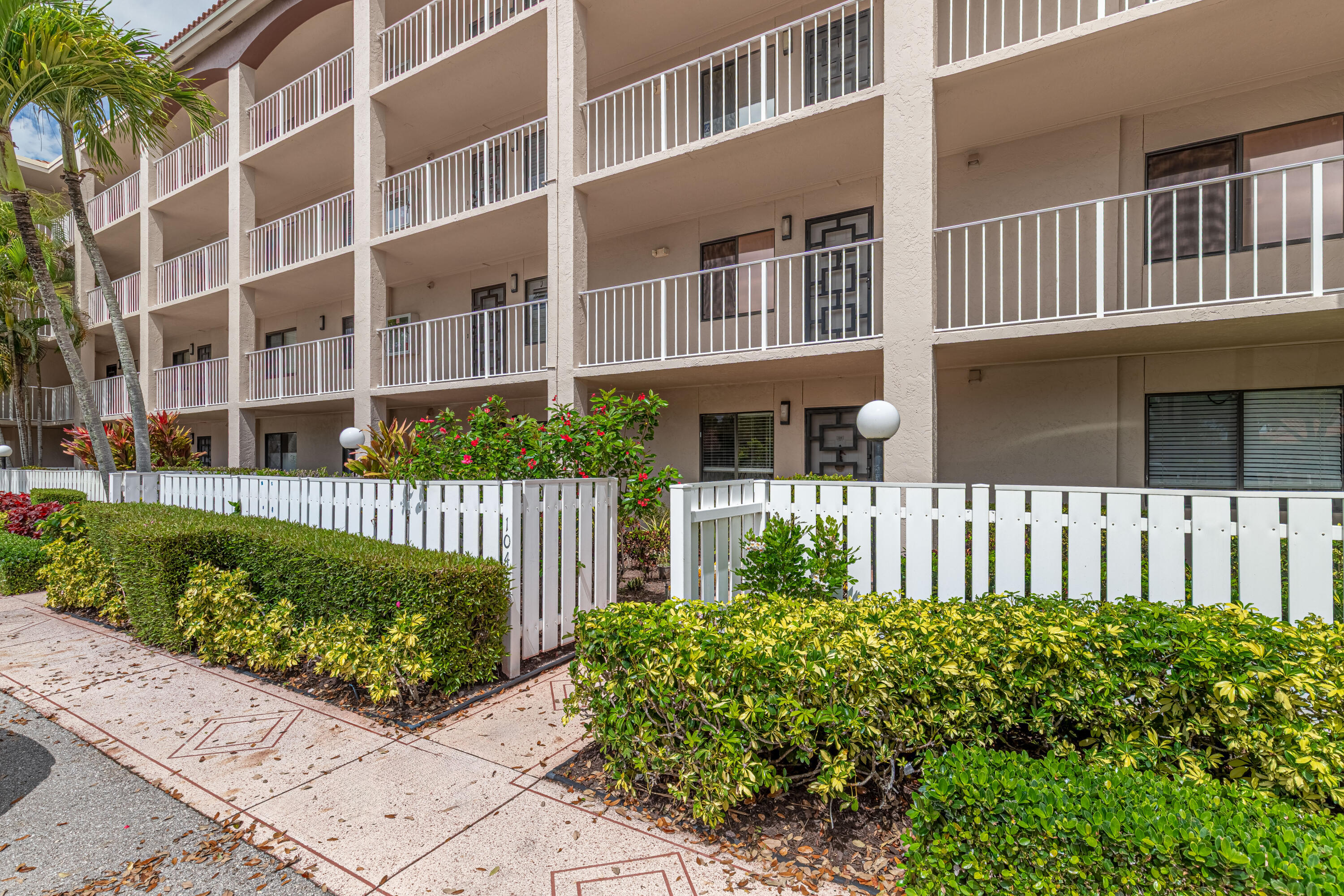 HUNTINGTON POINTE - Residential