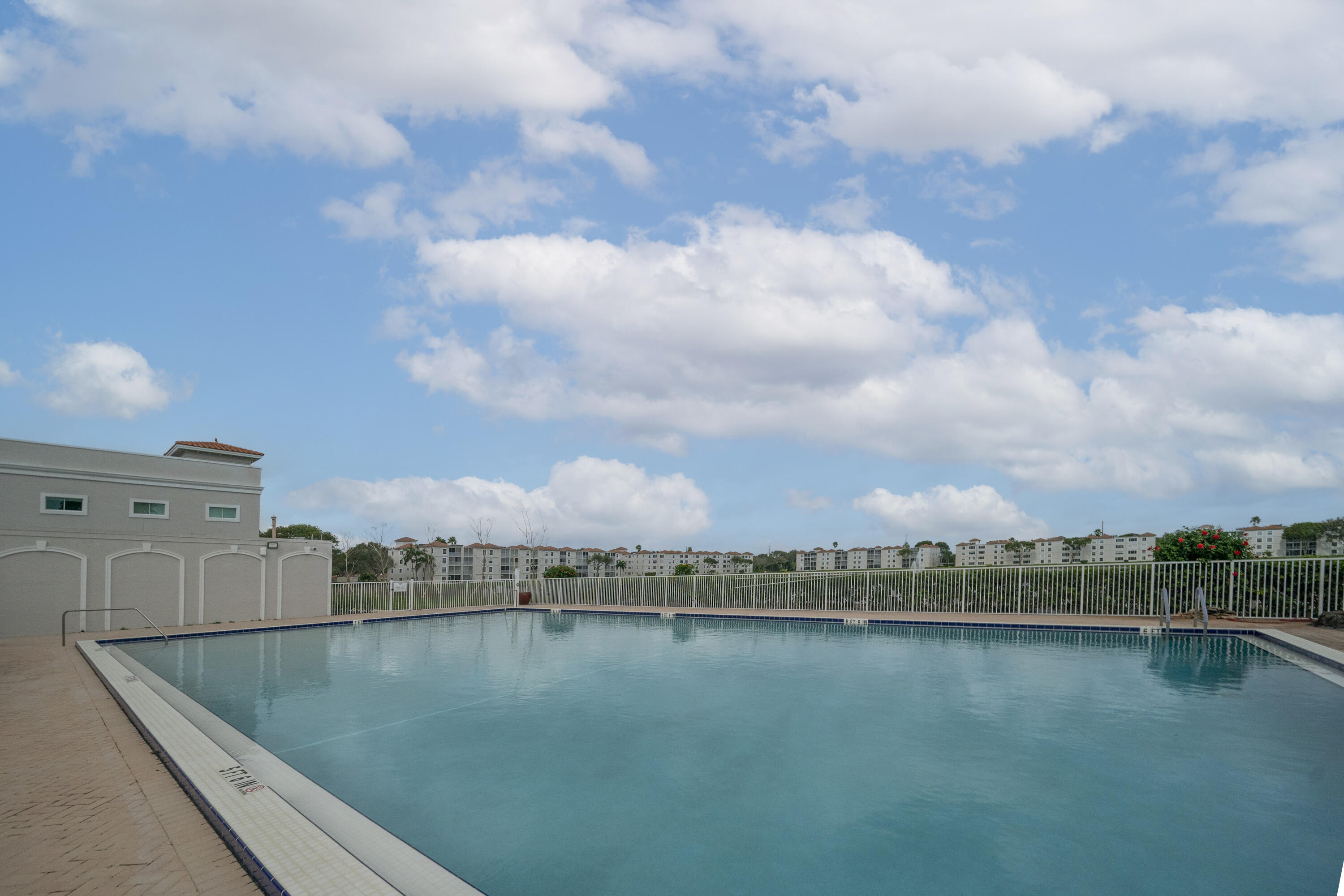 HUNTINGTON POINTE - Residential