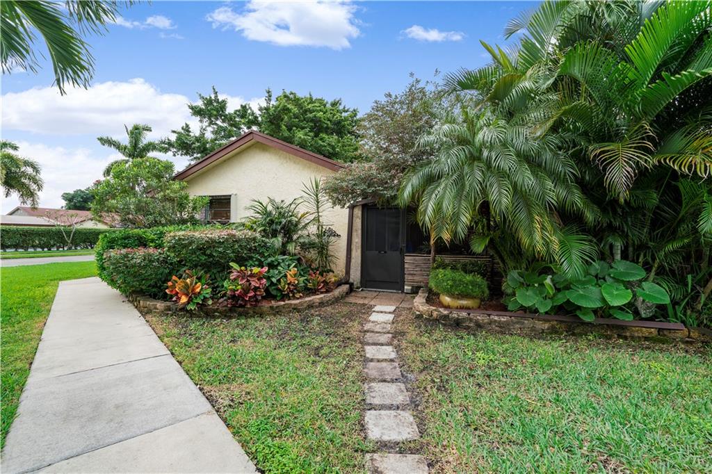 Lakes of Boca Barwood - Residential