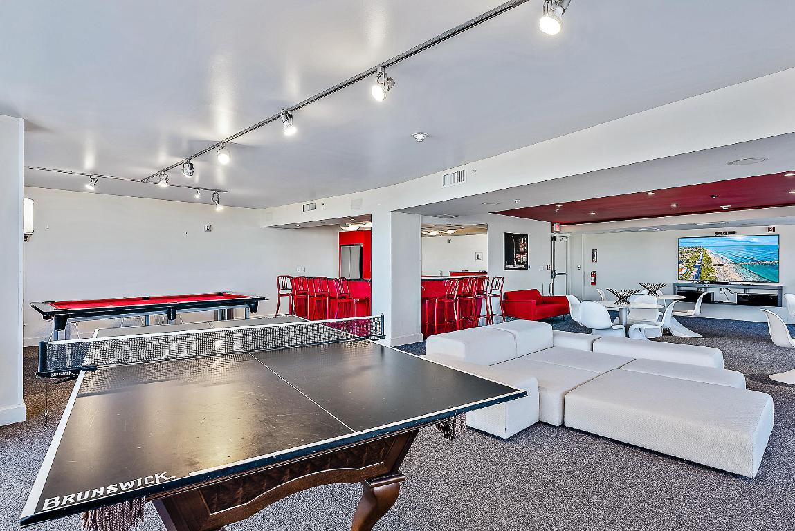 SLADE CONDO - Residential