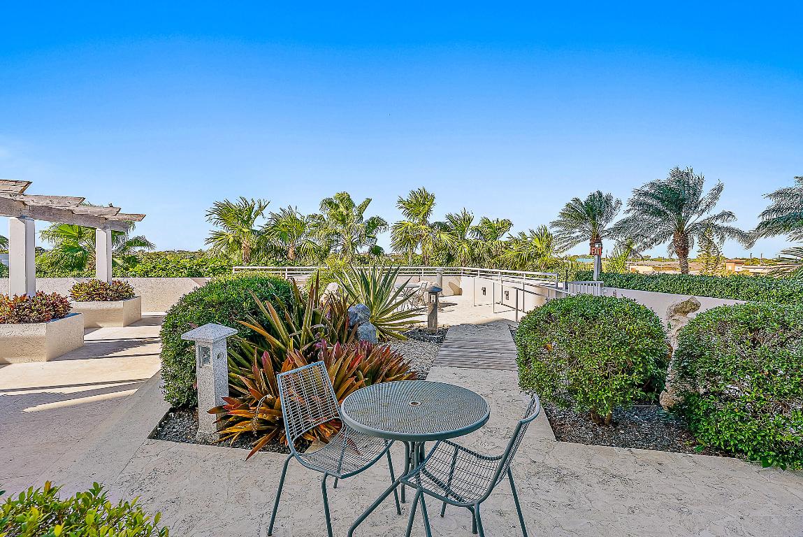 SLADE CONDO - Residential