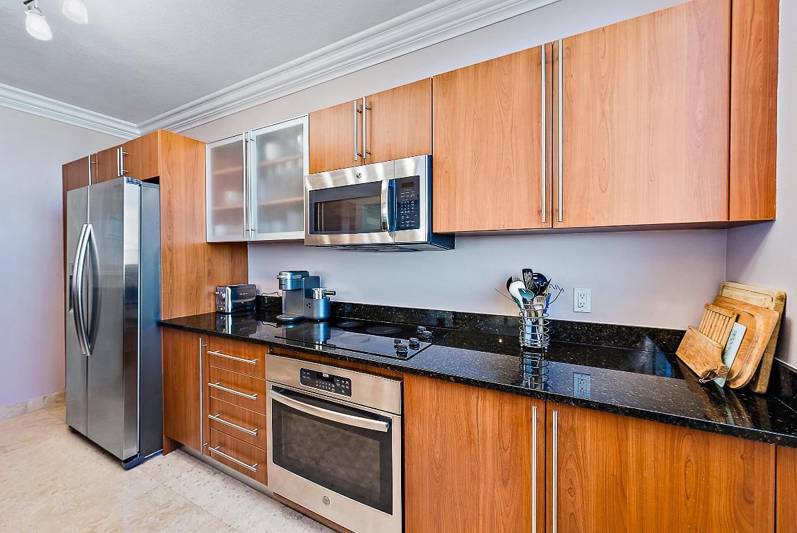 SLADE CONDO - Residential