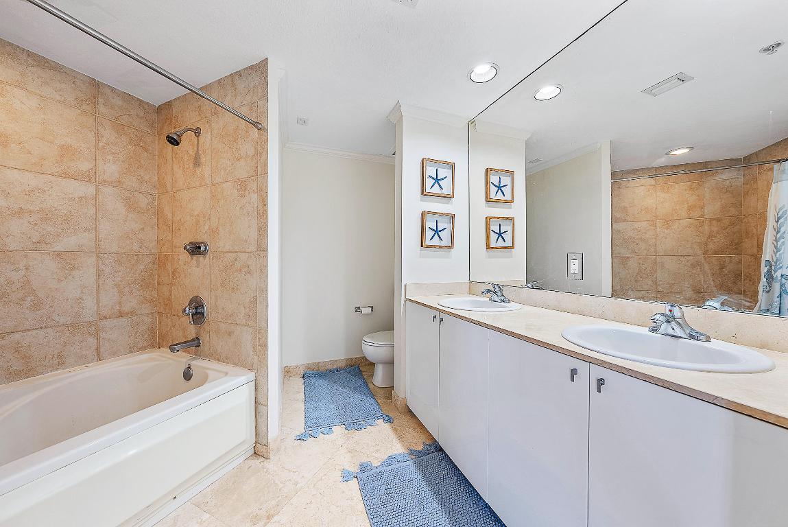 SLADE CONDO - Residential