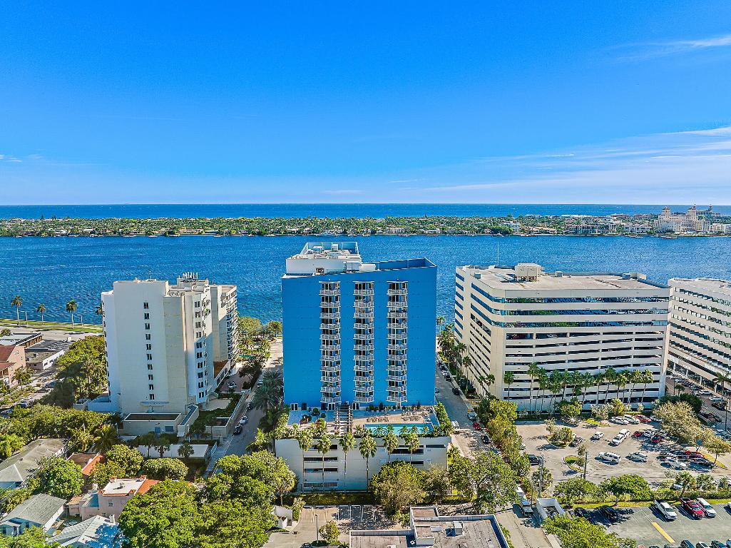 SLADE CONDO - Residential