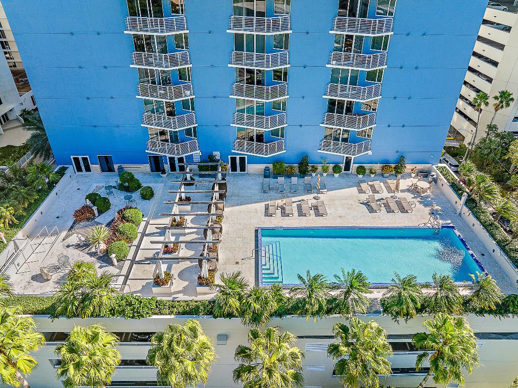 SLADE CONDO - Residential