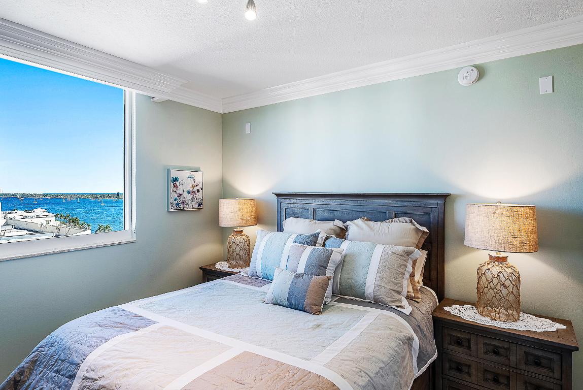 SLADE CONDO - Residential