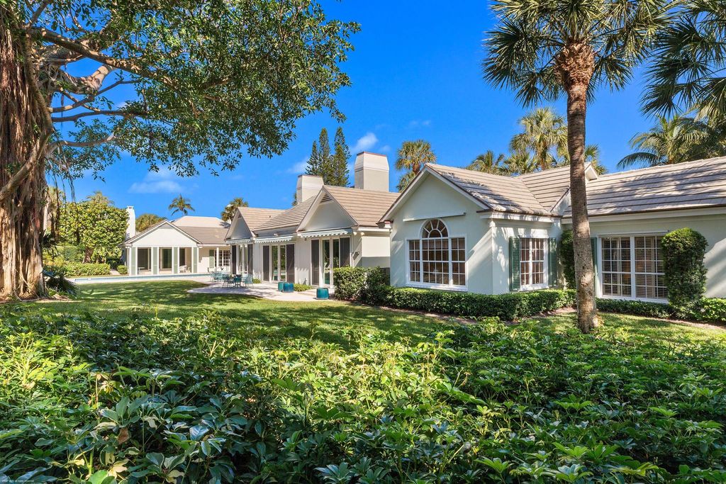 Photo of 162 S Beach Road, Jupiter Island, FL 33455 (MLS # R11101776)