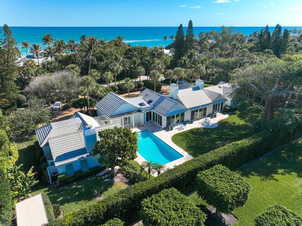 Photo of 162 S Beach Road, Jupiter Island, FL 33455 (MLS # R11101776)