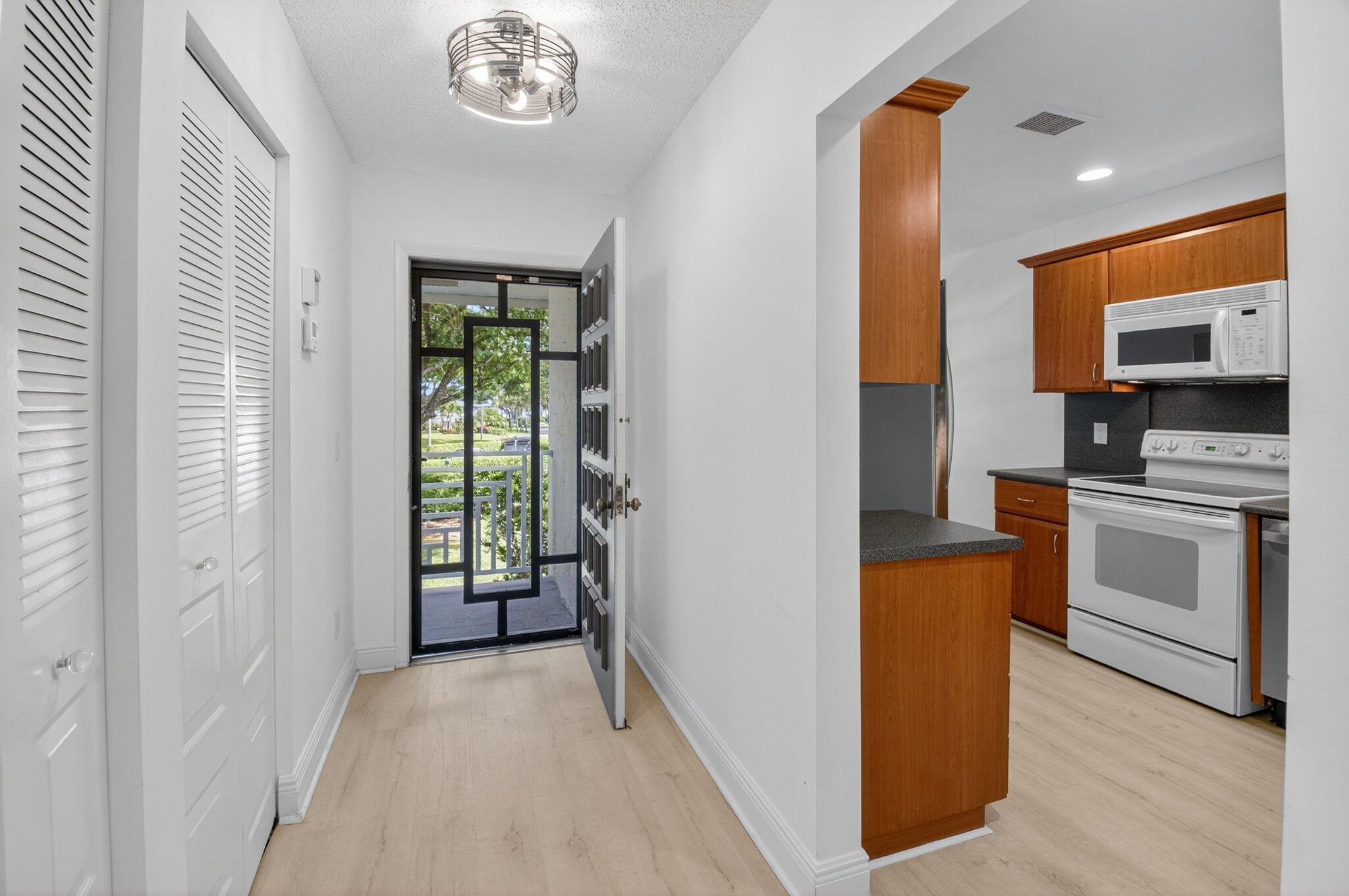 SOUTHPORT AT HUNTERS RUN - Residential