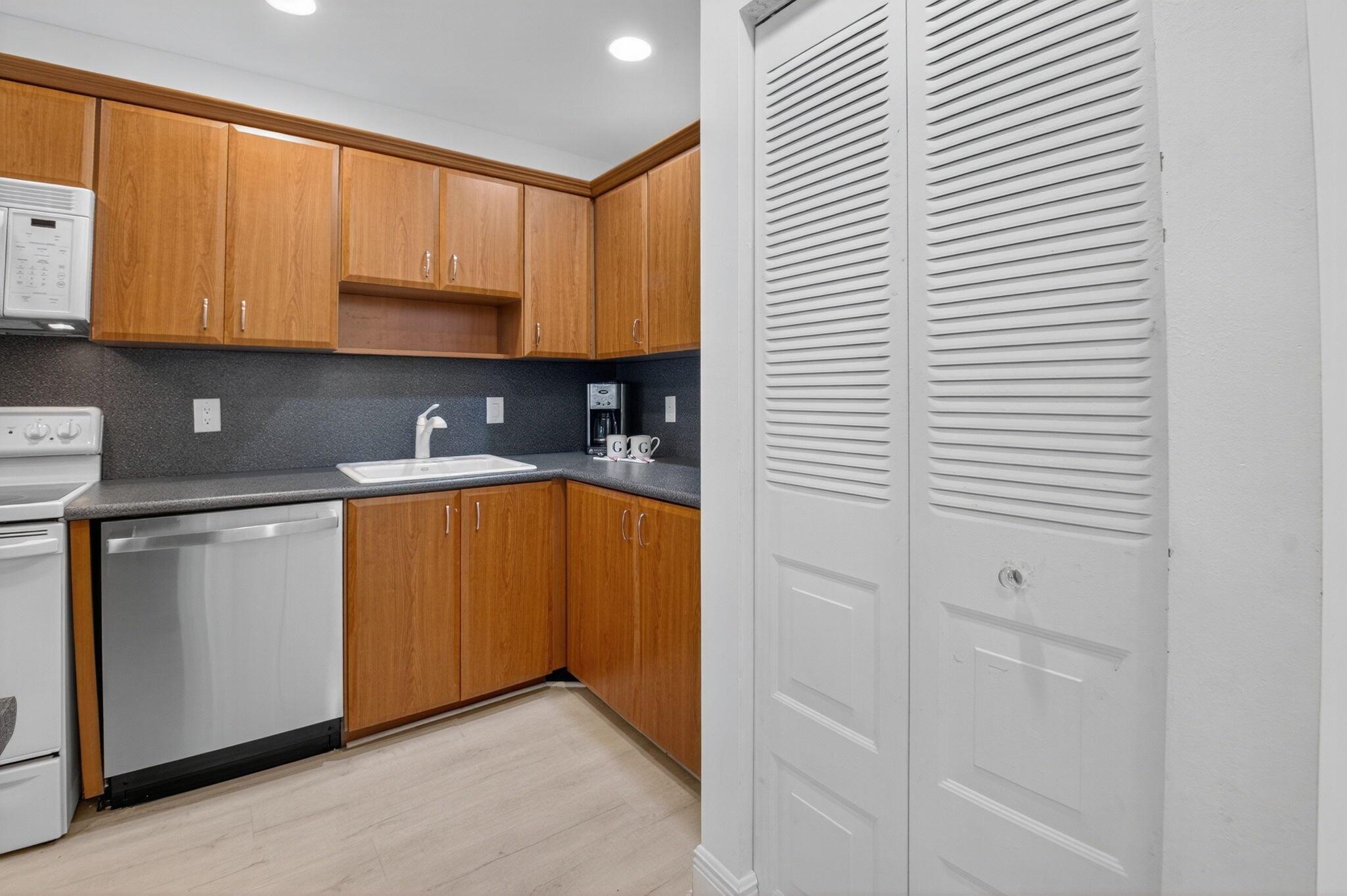 SOUTHPORT AT HUNTERS RUN - Residential