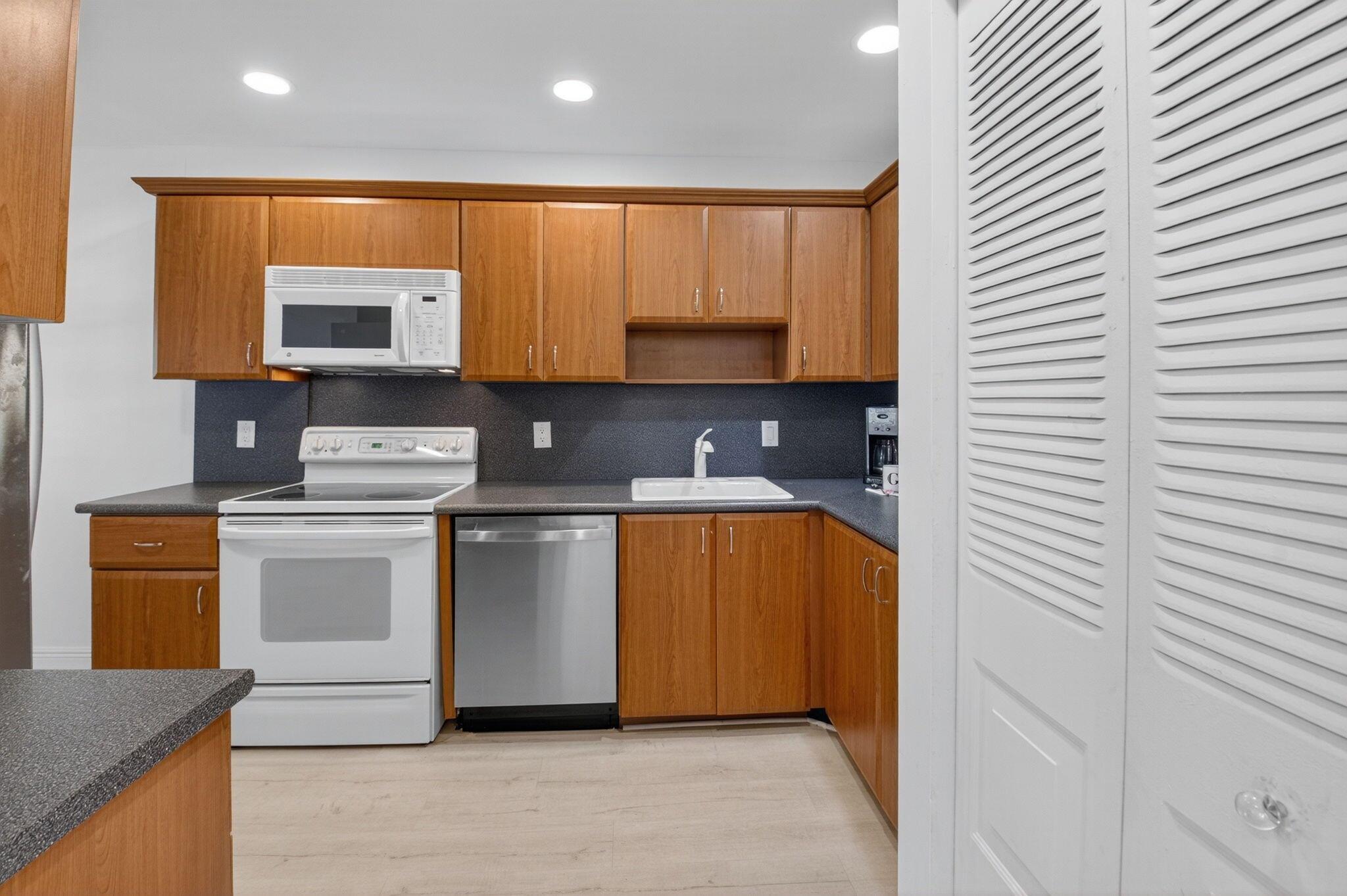 SOUTHPORT AT HUNTERS RUN - Residential