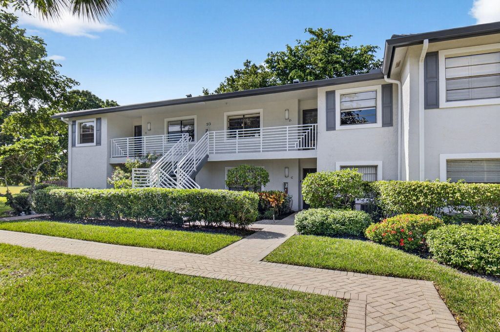Photo of 10 Southport Lane #B, Boynton Beach, FL 33436 (MLS # R11138034)