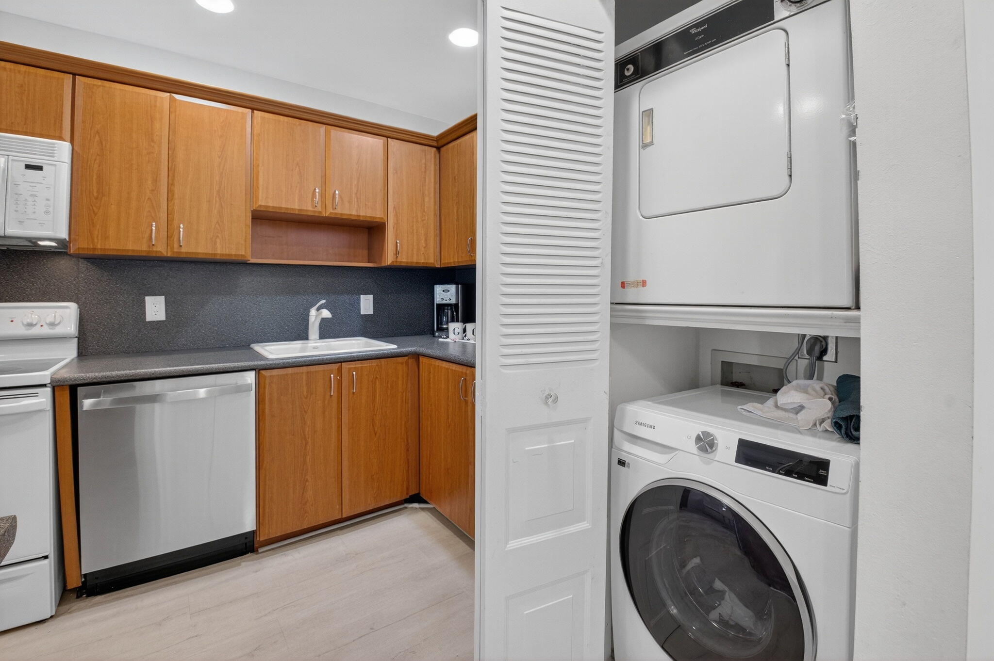 SOUTHPORT AT HUNTERS RUN - Residential