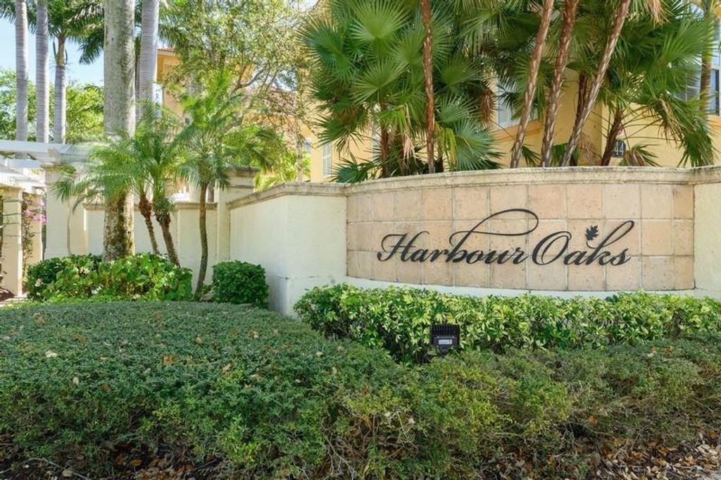 Photo of 2402 San Pietro Circle, Palm Beach Gardens, FL 33410 (MLS # R10699391)